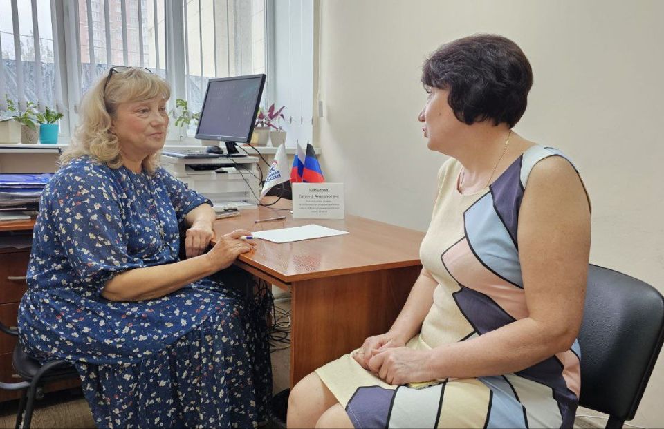 Сегодня, 10 июня, в общественной приёмной Партии «Единая Россия» Ворошиловского района города Донецка личный приём провела руководитель Управы Ворошиловского внутригородского района Администрации городского округа Донецк...