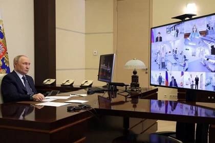 Президент России по видеосвязи открыл сосудистый центр в Донецке