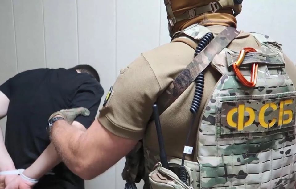 В ДНР местный житель пытался дать сотруднику ФСБ взятку 1 000 000 рублей