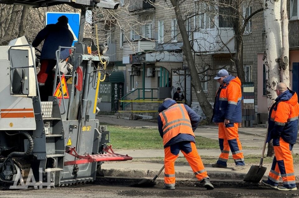 В Петровском районе и поселке Грабари в Донецке отремонтируют дорожное покрытие