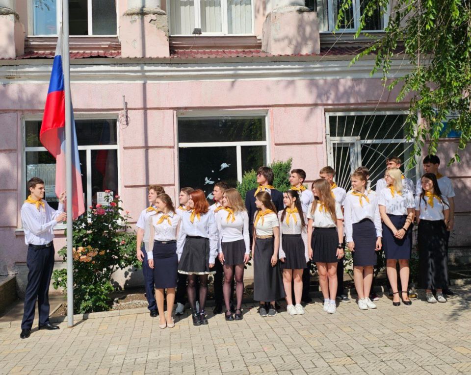 Татьяна Копылова: В Ворошиловском внутригородском районе города Донецка прошла церемония поднятия государственного флага