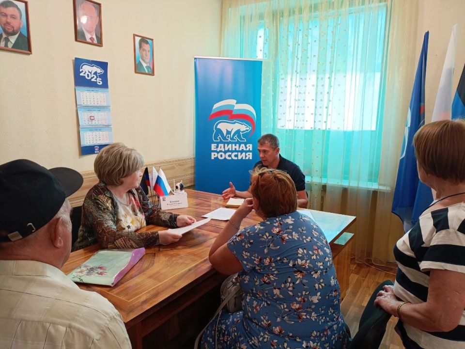 Валентин Левченко: Сегодня, в общественной приемной партии "Единая Россия" Киевского района города Донецка, депутат городского совета Виталий Калараш провел прием граждан