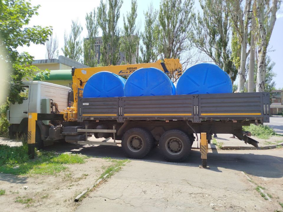 Валентин Левченко: Сегодня, выполняя поручение Главы ДНР Дениса Владимировича Пушилина, озвученное им на встрече с жителями дома №73 по Киевскому проспекту, возле указанного дома установлен и наполнен водой резервуар...