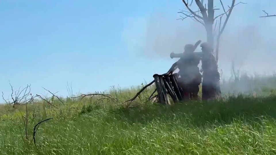 Бойцы ВС РФ показали подготовку в тыловой зоне СВО в ДНР от первого лица