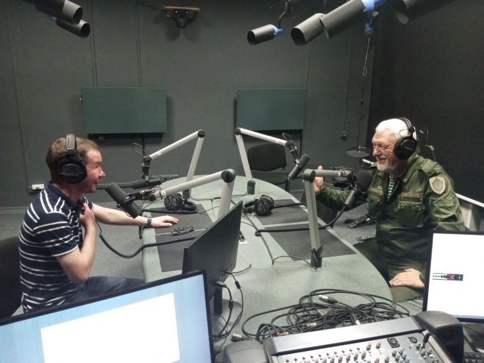 Андрей Бедило: Живо обсудили с ведущим Радио Столица международную обстановку, выразили донецкое мнение о лживом "западе" и его гнилых "стандартах" и "ценностях"