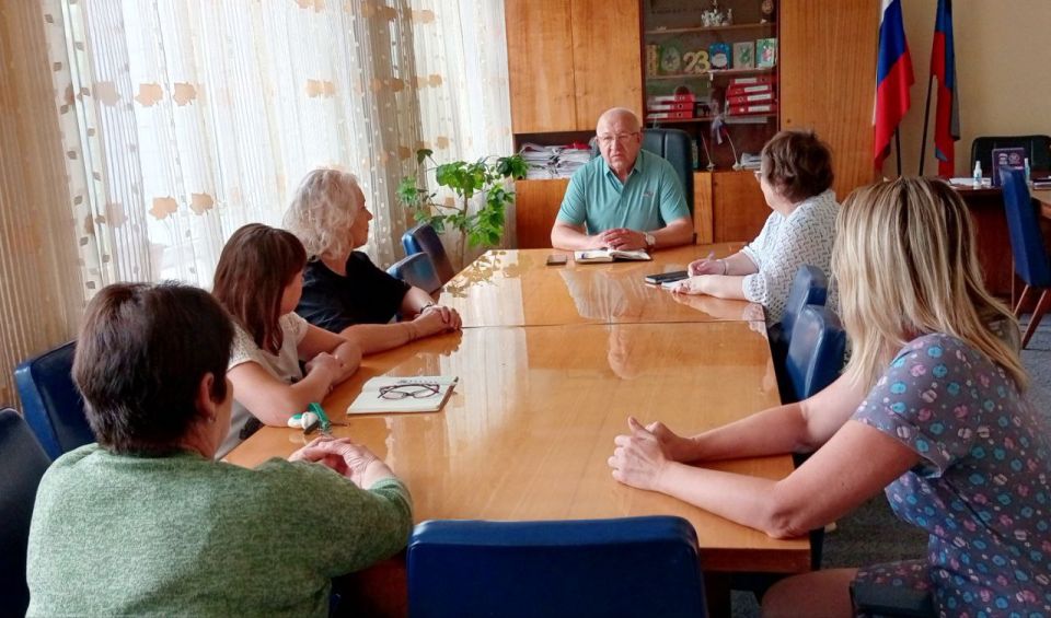 Наталья Бегуненко: Сегодня, 16 июня, первый заместитель руководителя Управы Петровского внутригородского района Администрации городского округа Донецк Плахутин Юрий Иванович провел рабочее совещание с инспекторами отдела по...