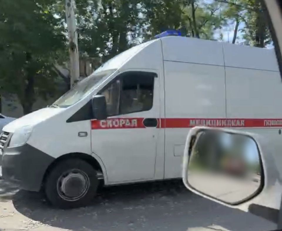 По сообщению очевидцев, сообщается, что после обстрела в Донецке есть пострадавшие