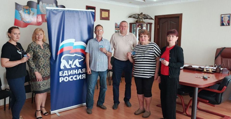 Юрий Будрин: Сегодня, 17 июня 2025 года состоялось торжественное вручение Партийных билетов партии Единая Россия