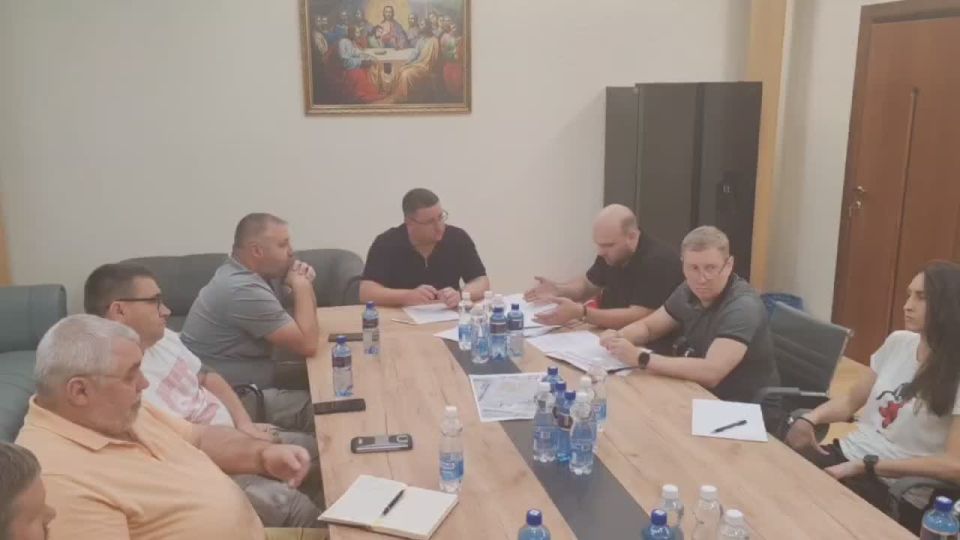 Юрий Мартынов: Сегодня провел совещание с тренерским штабом Федерации всестилевого каратэ Донецкой Народной Республики