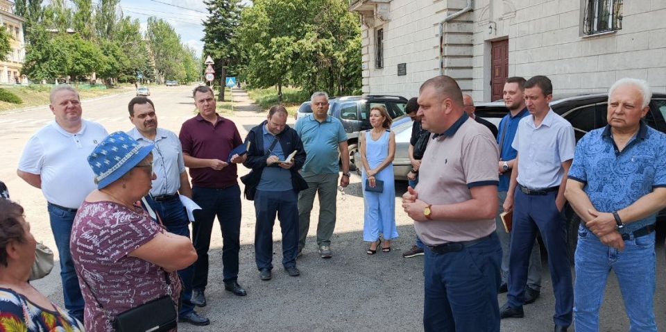 Юрий Будрин: Сегодня, 18 июня 2025 года, в рамках проекта "Управдом", реализуемого Единой Россией, в Кировском районе г. Донецка прошел сход с жителями микрорайона "Жилкооп"