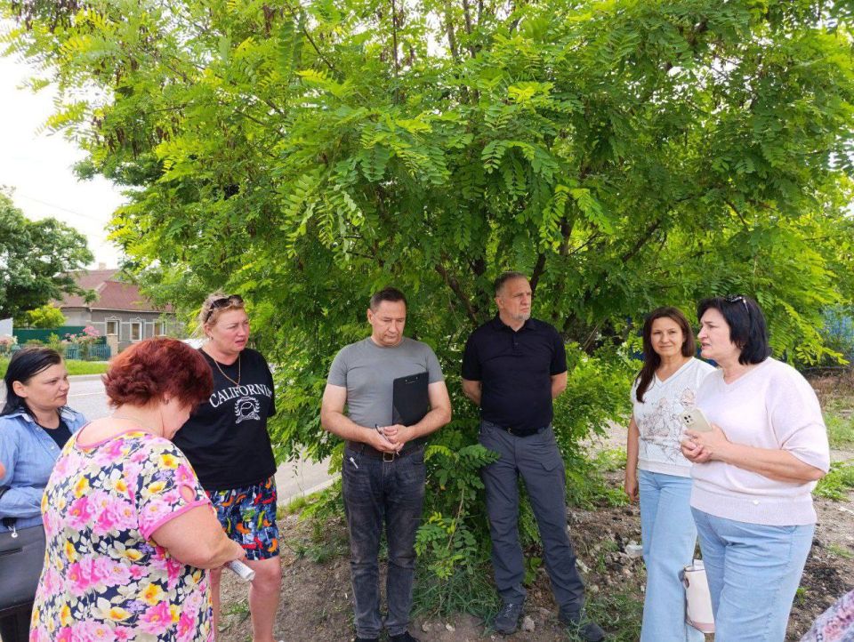 Михаил Меренков: Сегодня в Буденновском районе прошла встреча с населением на территории микрорайона «Евдокиевка», где жители смогли задать интересующие вопросы и получить ответы
