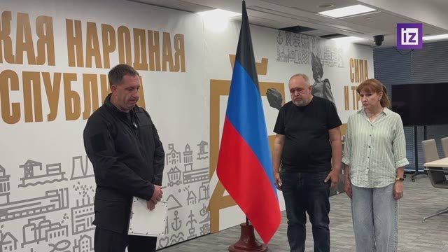 Родителям погибшего корреспондента "Известий" Александра Мартемьянова передали орден Мужества