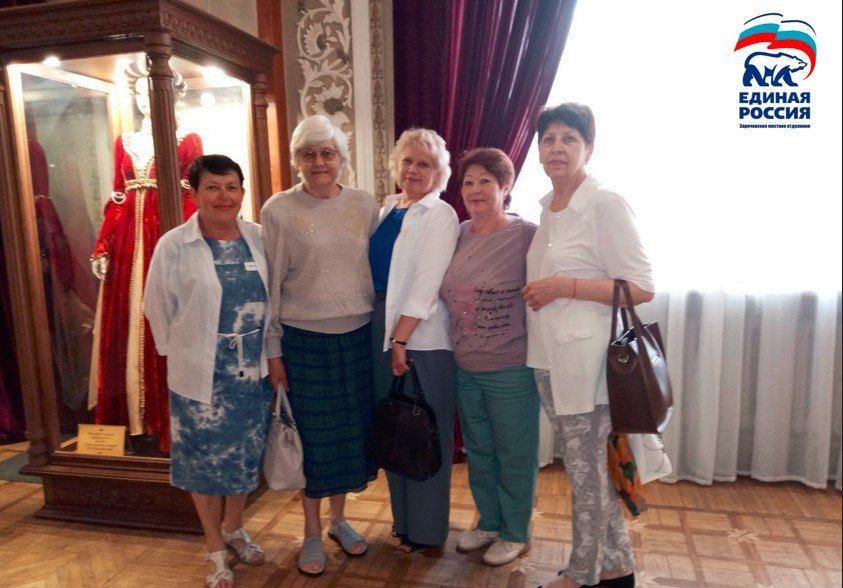 Сотрудниками Центра социального обслуживания населения Киевского района г.Донецка для своих подопечных граждан "серебряного возраста" было организовано посещение Донбасс Оперы