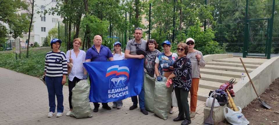 Василий Ткачук: Сегодня, 19 июня, в рамках проектов «Городская среда» и «Школа ЖКХ», реализуемых партией «Единая Россия», сотрудники Управы Калининского внутригородского района Администрации городского округа Донецк приняли...