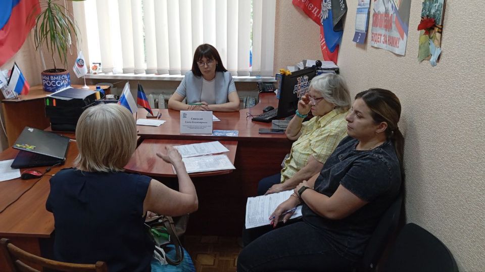 Василий Ткачук: Сегодня провела приём граждан в общественной приёмной Всероссийской политической партии «Единая Россия» Калининского внутригородского района города Донецка