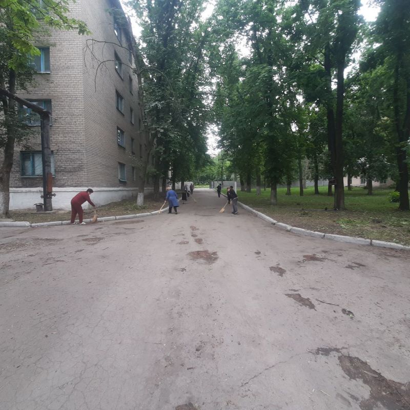 Юрий Будрин: Сегодня, 19 июня 2025 года, в рамках проекта «Городская среда», реализуемого Единой Россией сотрудники общеобразовательных учреждений Кировского района приняли участие в традиционной экологической акции «Чистый...