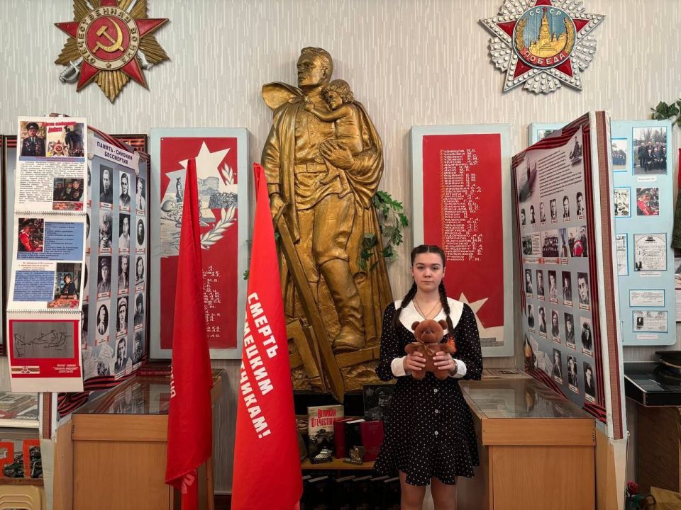 Юрий Будрин: Ко дню памяти и скорби экскурсоводы, члены поискового кружка "Память" ГБОУ «ШКОЛА №93 ИМ. Н. П. ЖЕРДЕВА ГОРОДСКОГО ОКРУГА ДОНЕЦК» ДНР, провели экскурсию "Листаем страницы истории», «От героического прошлого к...