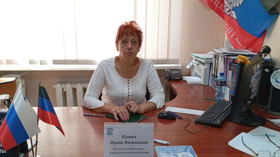 Василий Ткачук: Сегодня, 23 июня, депутат Народного Совета Донецкой Народной Республики Ирина Попова провела приём граждан в рамках работы общественной приёмной Всероссийской политической партии «Единая Россия» в Калининском...