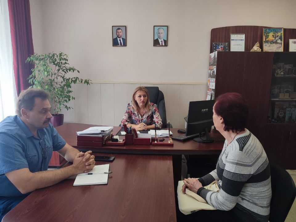 Юрий Будрин: Первый заместитель руководителя Управы Кировского внутригородского района Администрации городского округа Донецк ДНР Юлия Петрушина провела личный прием граждан