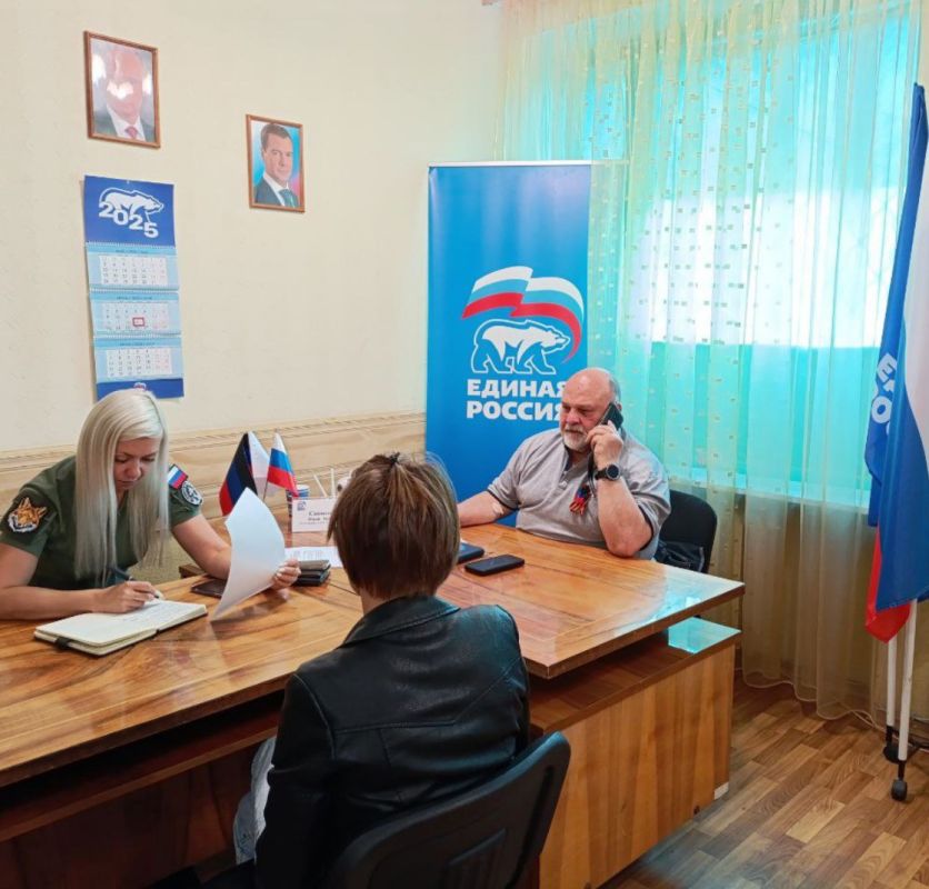 Валентин Левченко: Сегодня, в общественной приемной партии "Единая Россия" Киевского района г.Донецка, депутат Народного Совета ДНР Юрий Сивоконенко провел прием граждан