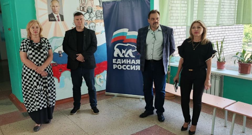 Юрий Будрин: Сегодня, 25 июня 2025 года, в рамках проекта "Управдом", реализуемого Единой Россией, в ГБОУ "Школа №90 г. о. Донецк" прошла встреча с трудовым коллективом