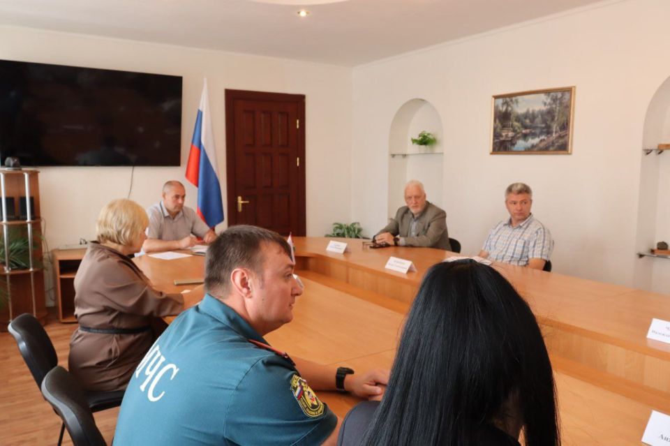 Андрей Бедило: Принял участие в аппаратном совещании администрации г.о. Торез. Были подведены итоги работы ЖКХ за прошедшую неделю и даны задания на следующий период, так - же о выполнении поставленных задач рассказали...