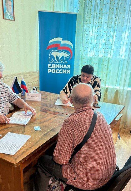 Валентин Левченко: Сегодня в общественной приемной партии "Единая Россия" Киевского района г.Донецка депутат Народного Совета Донецкой Народной Республики Анна Железная провела прием граждан