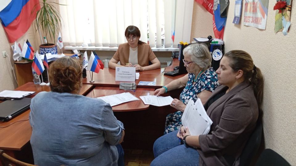 Василий Ткачук: Сегодня, 26 июня, провела приём граждан в общественной приёмной Всероссийской политической партии «Единая Россия» Калининского внутригородского района города Донецка