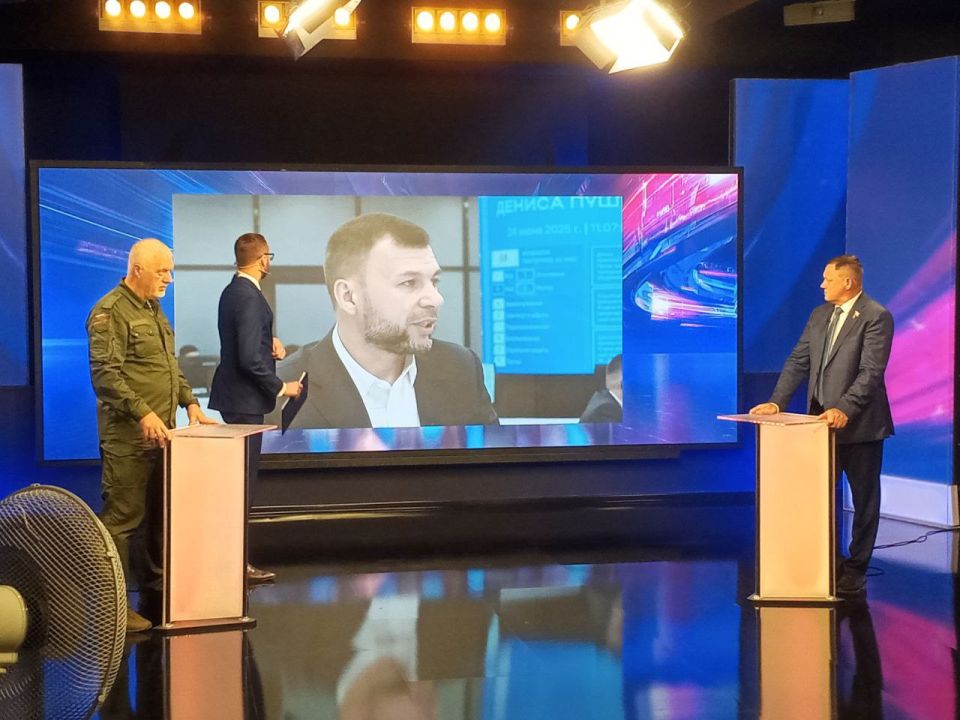 Андрей Бедило: На Политкухнес с ведущим Богданом Смирновым и коллегой Валерием Скороходовым поделились мнениями о прямой линии Главы ДНР Д.В.Пушилина