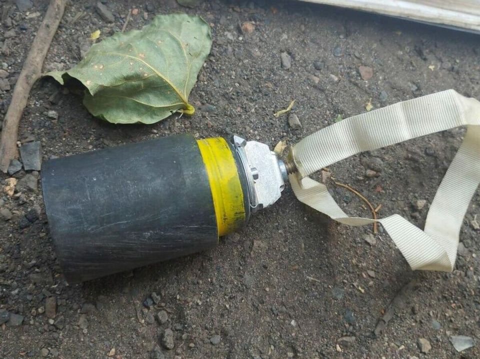 Внимание. Участились случаи обнаружения взрывоопасных предметов, замаскированных под обычные вещи (лампочки, трубки, "лепестки", "колокольчики", телефоны, игрушки, упаковки)