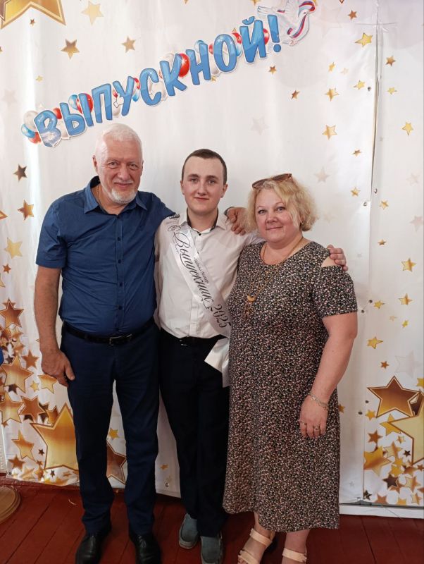 Андрей Бедило: Сегодня наш самый младшенький получил аттестат о среднем образовании