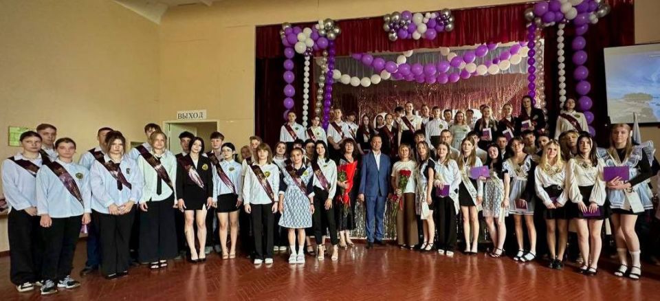 Олег Трофимов: Выпускникам Республики торжественно вручили аттестаты об образовании