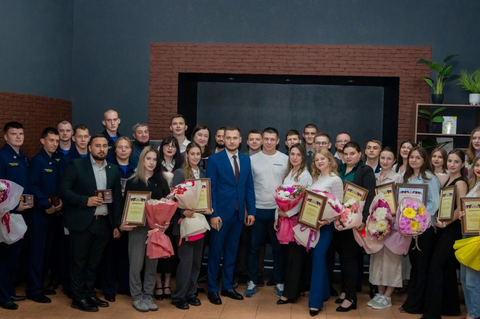 «Пожать руку каждому и поблагодарить за многолетнюю работу!»