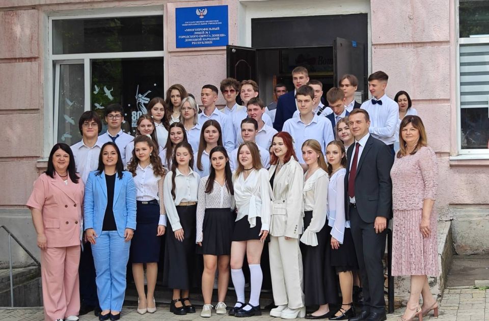 Владимир Ежиков: Прекрасная пора – выпуск из школы во взрослую жизнь!