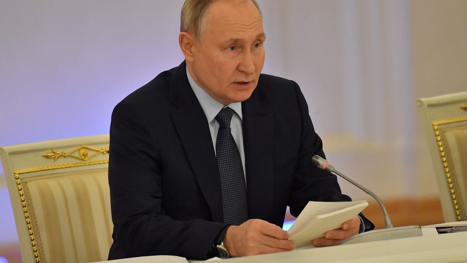 Владимир Путин проводит совещание по вопросам развития Донбасса и Новороссии