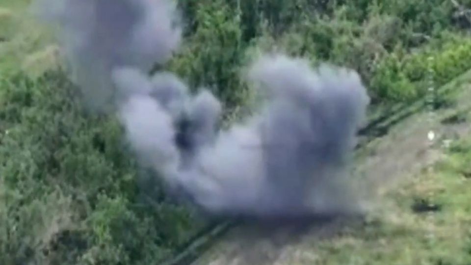 Операторы дронов взорвали БТР М113 на Южно-Донецком направлении