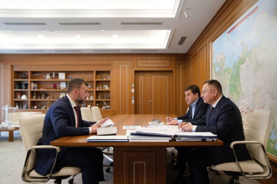 Глава Минстроя России Ирек Файзуллин провел рабочую встречу с Главой Донецкой Народной Республики Денисом Пушилиным