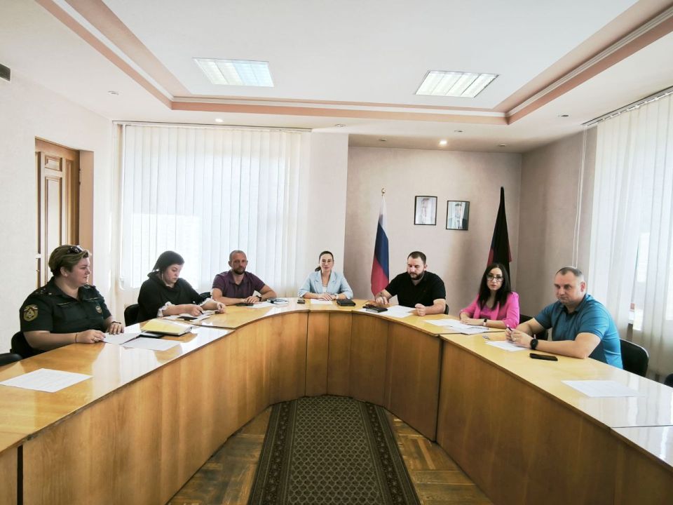 Сегодня, 2 июля, Руководитель Управы Ленинского внутригородского района Администрации городского округа Донецк Татьяна Темникова провела расширенное аппаратное совещание