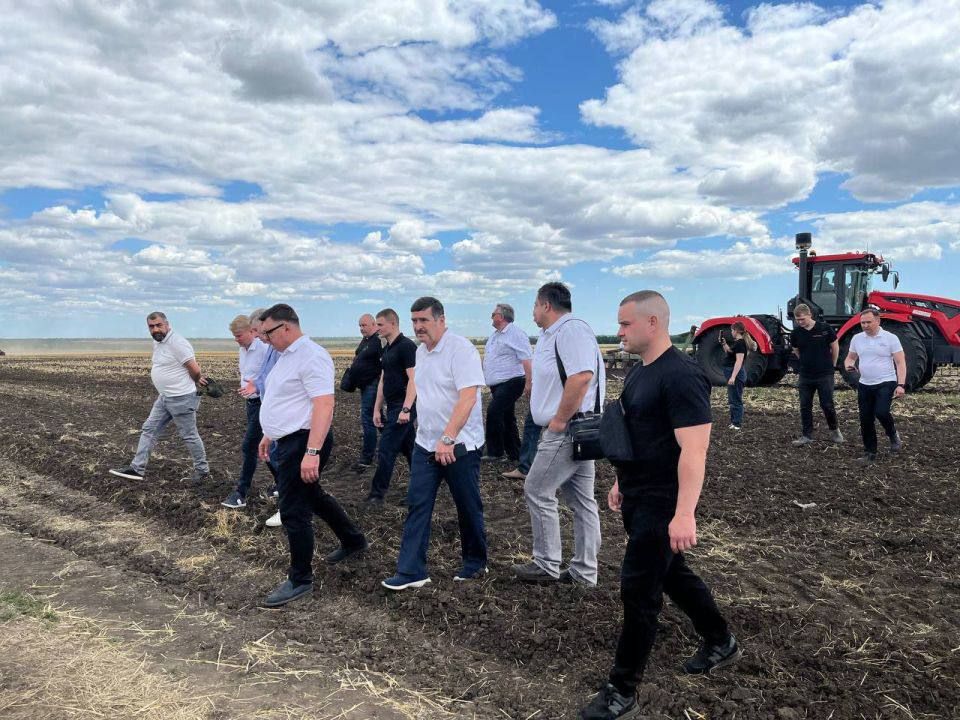 1 июля в Донецкой Народной Республике началась уборочная компания, старт которой, впервые за последние три года, дали в рамках праздничного мероприятия, организованного Минсельхозом ДНР - «День поля»