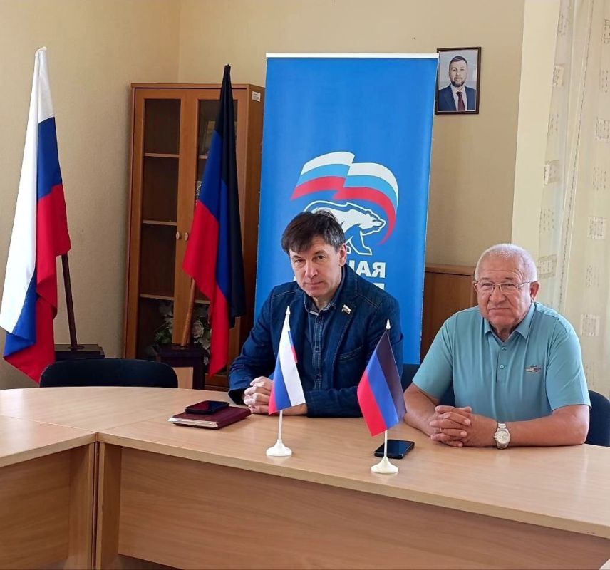 Наталья Бегуненко: В четверг, 3 июля первый заместитель руководителя Управы Петровского внутригородского района Администрации городского округа Донецк Плахутин Юрий Иванович провел встречу с трудовым коллективом КЛИЕНТСКОЙ...