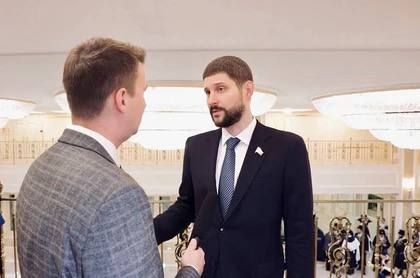 «Те, кто отдает приказы стрелять по жилым домам, утратили человеческий облик»: Сенатор Волошин прокомментировал атаку ВСУ по Донецку