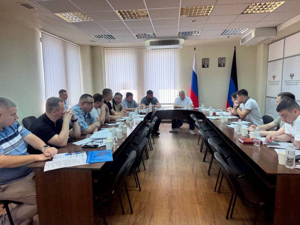 В Минстрое ДНР прошло совещание по подготовке к осенне-зимнему периоду 2025-2026