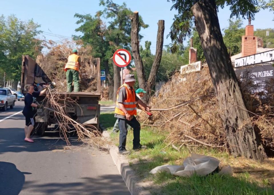 Иван Адамец: В Куйбышевском районе, сотрудники предприятия «Зеленстрой» осуществляют свои повседневные задачи по благоустройству района