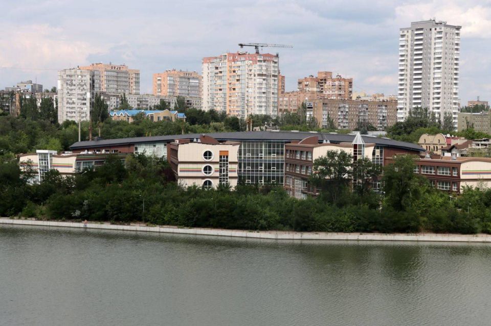 Врио Председателя Правительства ДНР Андрей Чертков и представители региона-шефа Москвы посетили Григорьевскую школу в Донецке по поручению Главы Республики