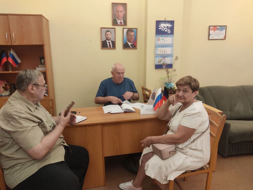 Иван Адамец: В общественной приёмной партии «Единая Россия» Куйбышевского района состоялся приём граждан, который провёл депутат Народного Совета ДНР Александр Куренков