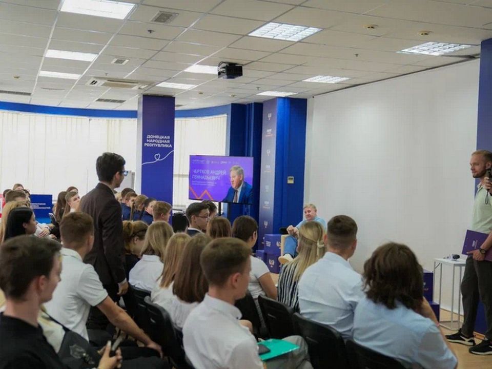 В Донецке состоялось мероприятие «ГосСтарт.Диалог» — часть Всероссийской программы сопровождения молодых государственных и муниципальных служащих «ГосСтарт»