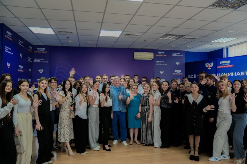 Пробиться во власть можно не только “по блату”: глава правительства ДНР откровенно поговорил с молодежью