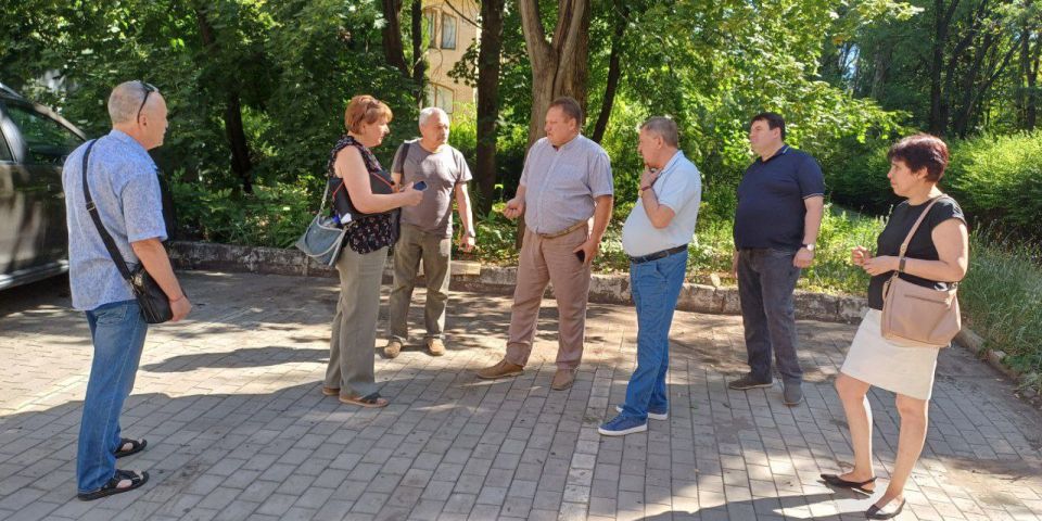 Валентин Левченко: Провел встречу с жителями дома №163 по ул.Артема