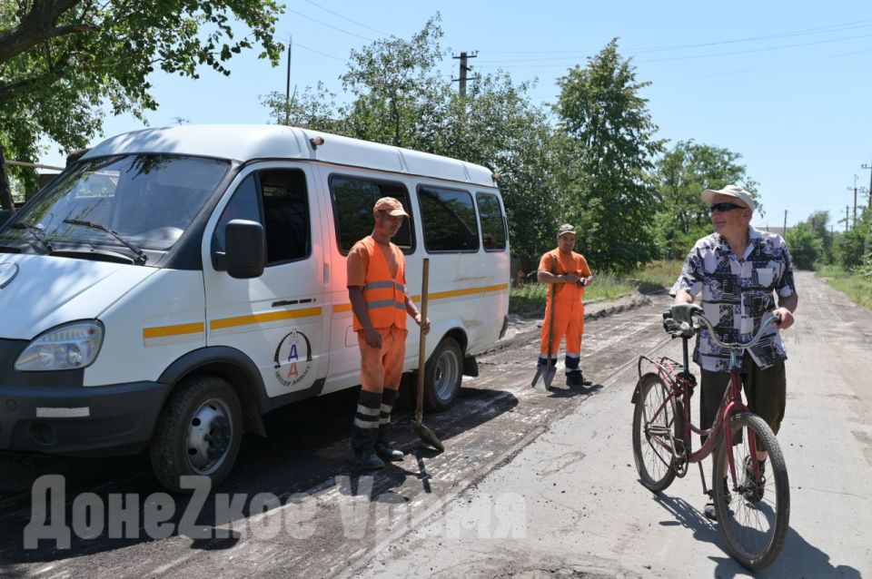 “Спасибо строителям, руководителям и господу Богу”: в прифронтовых районах начался масштабный ремонт дорог