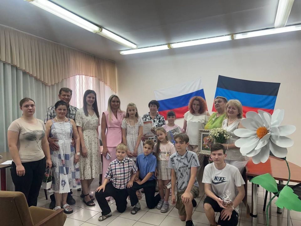 Валентин Левченко: В рамках Недели правовой помощи, в Управе, за "круглым столом", прошла встреча сотрудников правового отдела Управы, отдела образования, «Центра первичной медико-санитарной помощи №4», отдела опеки и...